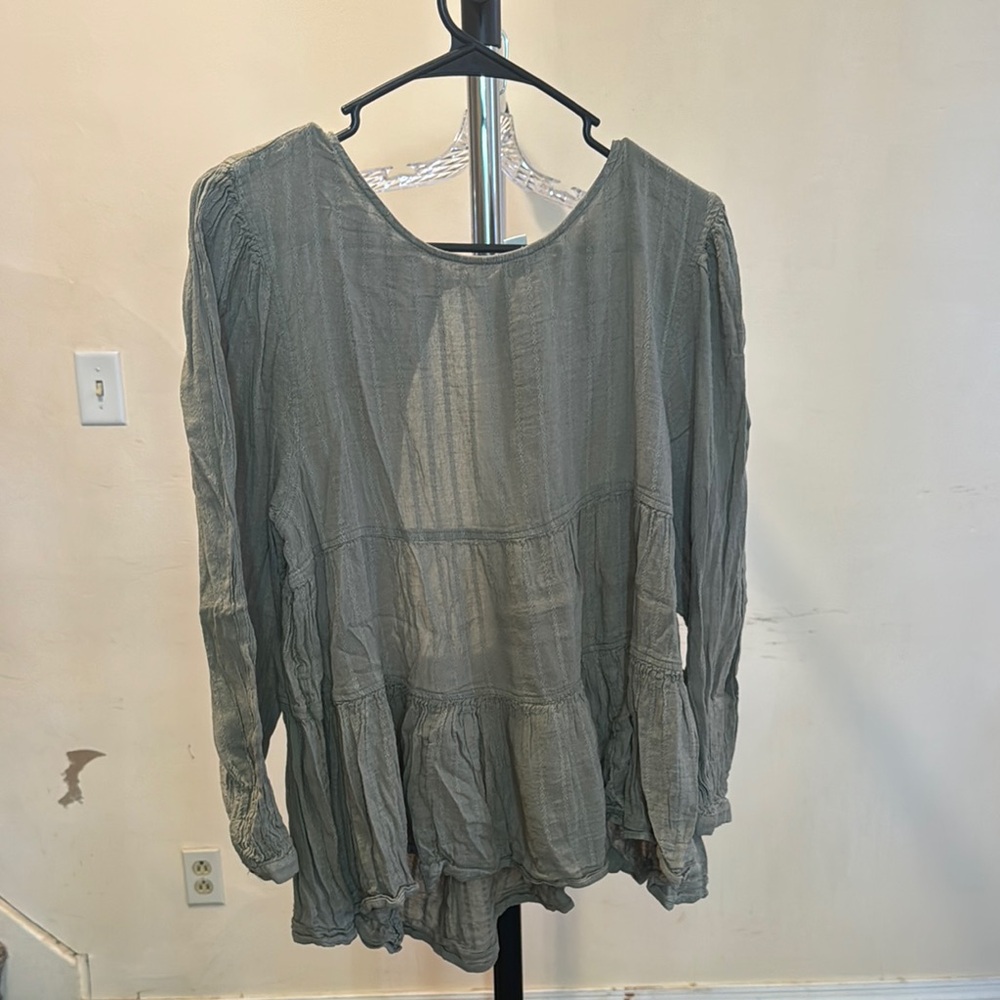 Women's Gray Top